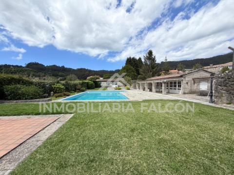 Casa Rectoral con Capilla Consagrada | Camos, Nigrán