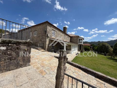 Casa Rectoral con Capilla Consagrada | Camos, Nigrán