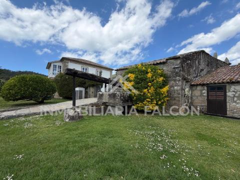 Casa Rectoral con Capilla Consagrada | Camos, Nigrán