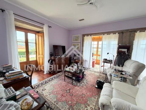 Casa Rectoral con Capilla Consagrada | Camos, Nigrán