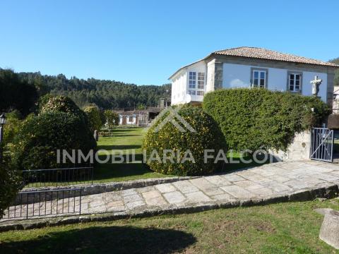 Casa Rectoral con Capilla Consagrada | Camos, Nigrán