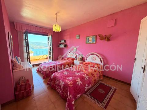Casa Independiente con Vistas al Mar y al puente de Rande | A Guía | Parcela de 1.340 m²