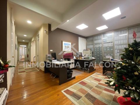 Casi 200 m² con techos altos en Urzáiz | Vivienda señorial en Primera planta sin ascensor