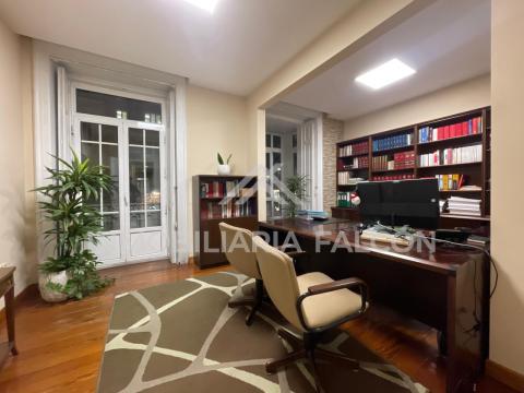 Casi 200 m² con techos altos en Urzáiz | Vivienda señorial en Primera planta sin ascensor