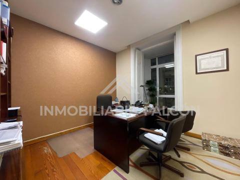 Casi 200 m² con techos altos en Urzáiz | Vivienda señorial en Primera planta sin ascensor