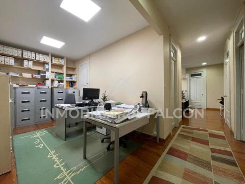 Casi 200 m² con techos altos en Urzáiz | Vivienda señorial en Primera planta sin ascensor