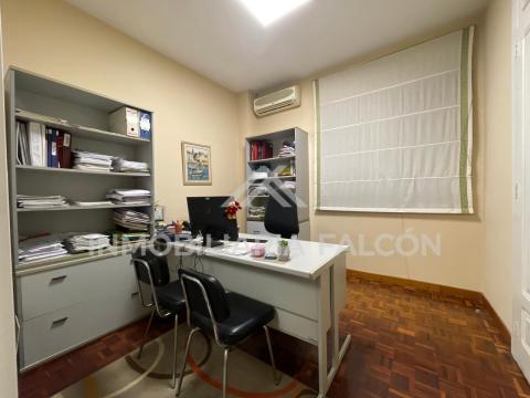 Casi 200 m² con techos altos en Urzáiz | Vivienda señorial en Primera planta sin ascensor