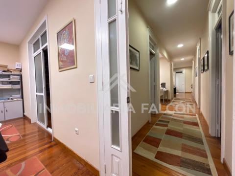 Casi 200 m² con techos altos en Urzáiz | Vivienda señorial en Primera planta sin ascensor