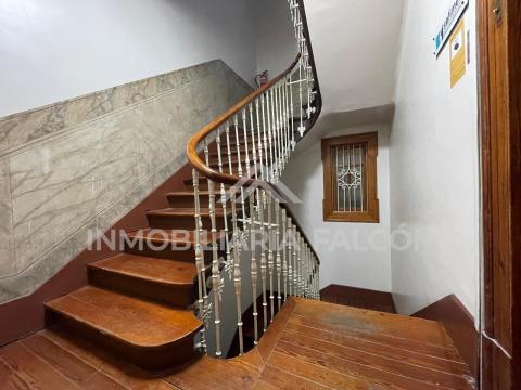 Casi 200 m² con techos altos en Urzáiz | Vivienda señorial en Primera planta sin ascensor
