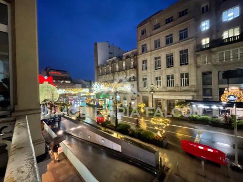 Casi 200 m² con techos altos en Urzáiz | Vivienda señorial en Primera planta sin ascensor