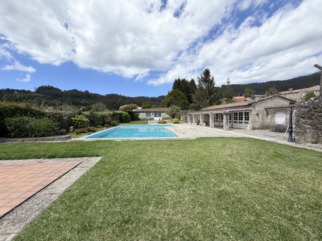 Casa Reitoral con Capela Consagrada