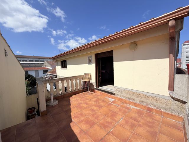 Casa Reformada de 3 Plantas con Garaje