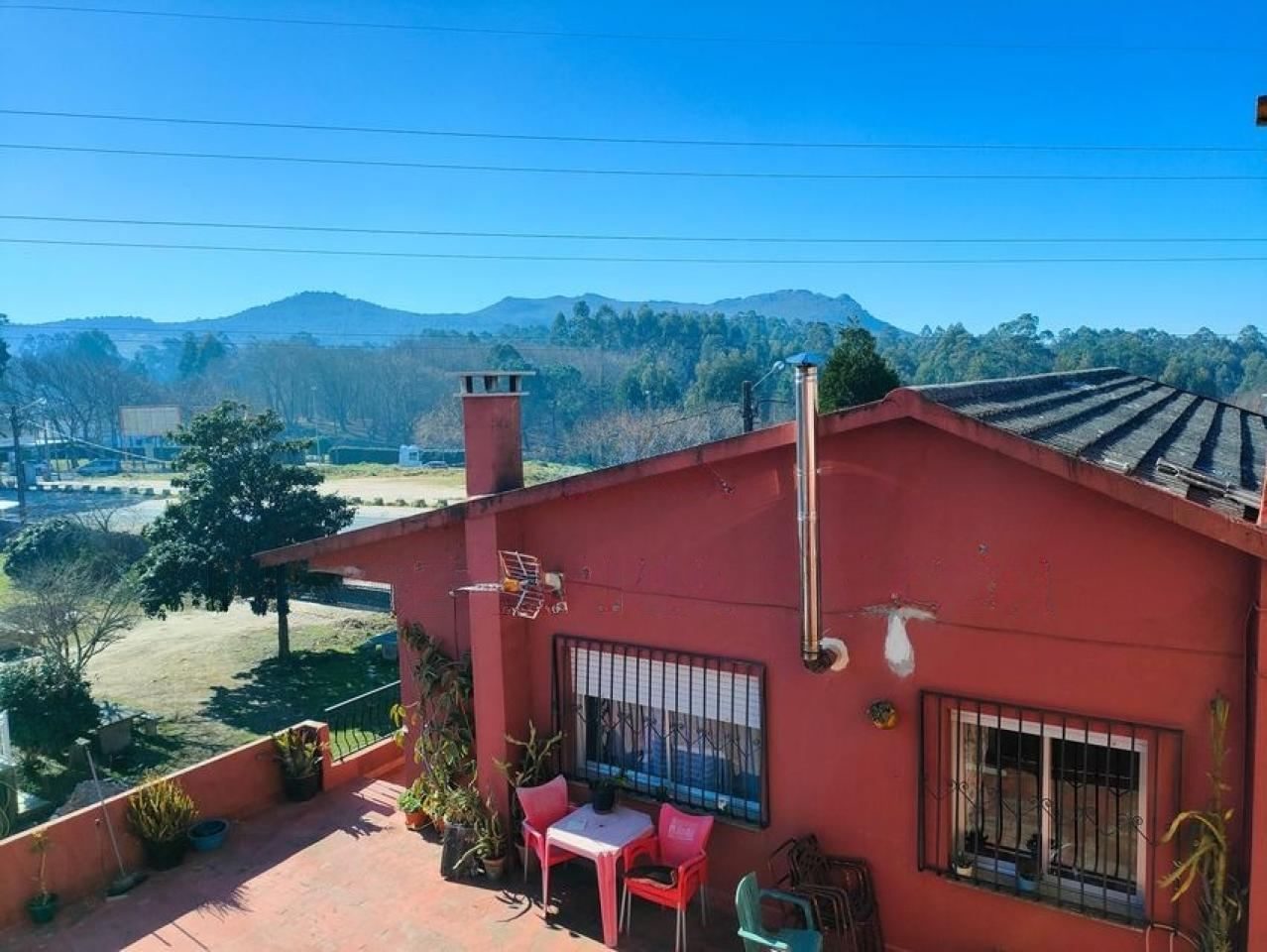 Property with a Restaurant and Guesthouse Business up and running