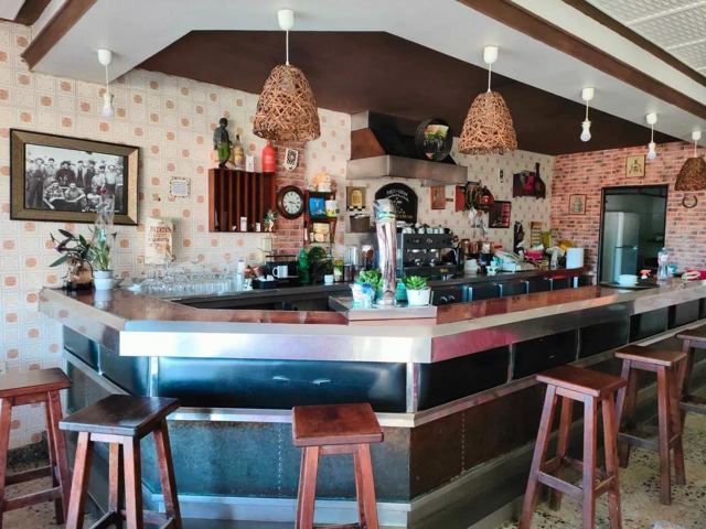 Property with a Restaurant and Guesthouse Business up and running